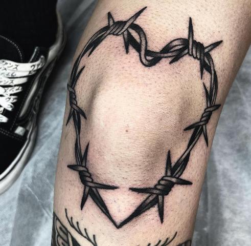 Gorgeous-Heart-Shape-Barbed-Wire-Tattoo
