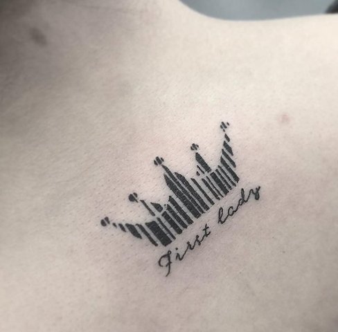 Lovely-Crown-Shaped-Barcode-Tattoo 