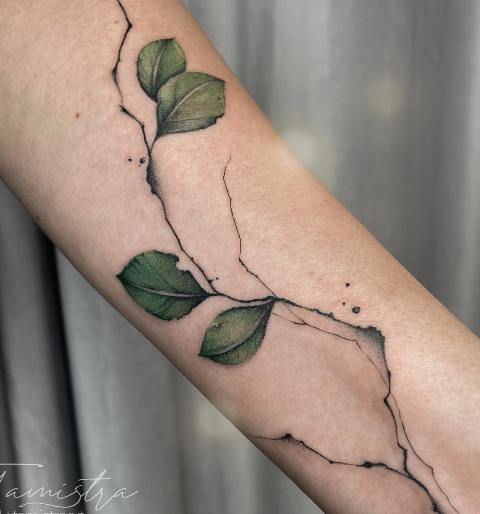 Lovely-Abstract-Leaf-Tattoo 