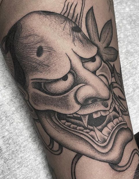 Stunning-Dotwork-Hannya-Mask-Tattoo 