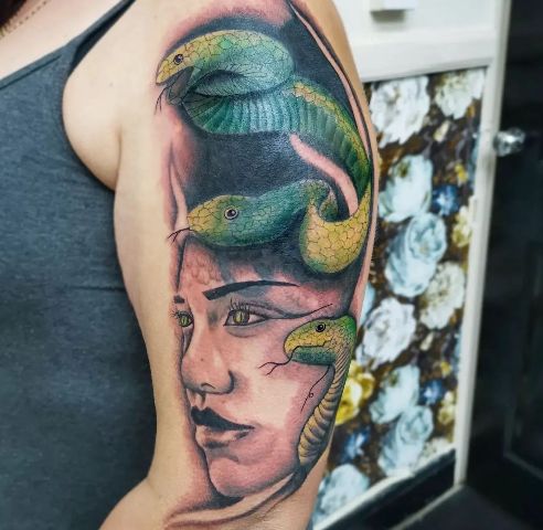 Lovely-Medusa-with-Colorful-Snakes-Design 