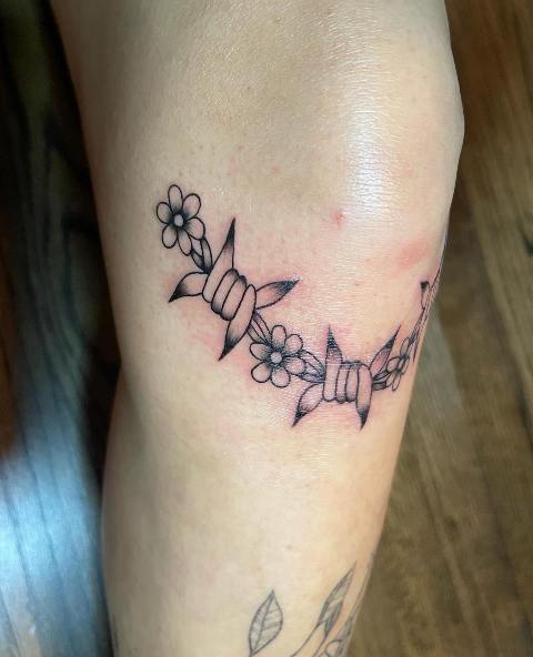 Fabulous-Floral-Barbed-Wire-Tattoo
