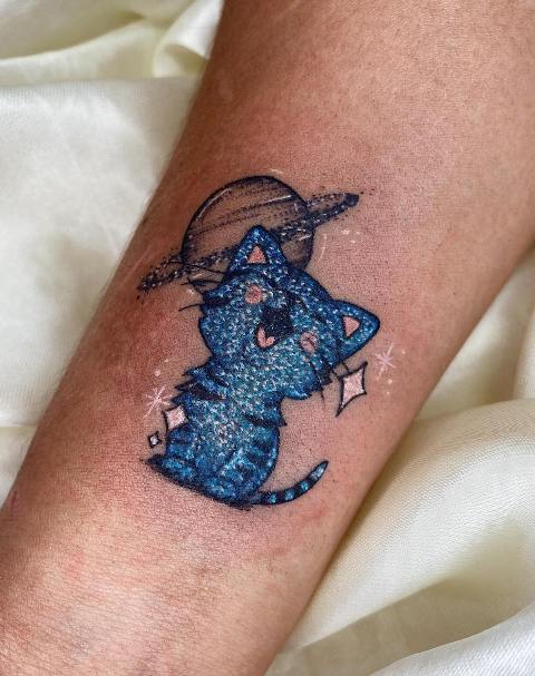 Gorgeous-Blue-Cat-Glitter-Tattoo 