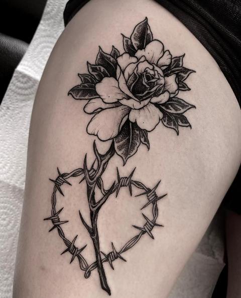 Wonderful-Blackwork-Barbed-Wire-Tattoo
