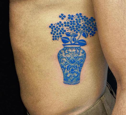 Wonderful-Blue-Vase-Hydrangea-Tattoo 