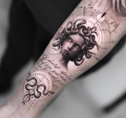 Wonderful-Elegant-Medusa-Design-on-Forearm 