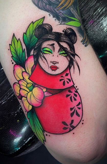 Attractive-Geisha-Matryoshka-Thigh-Tattoo
