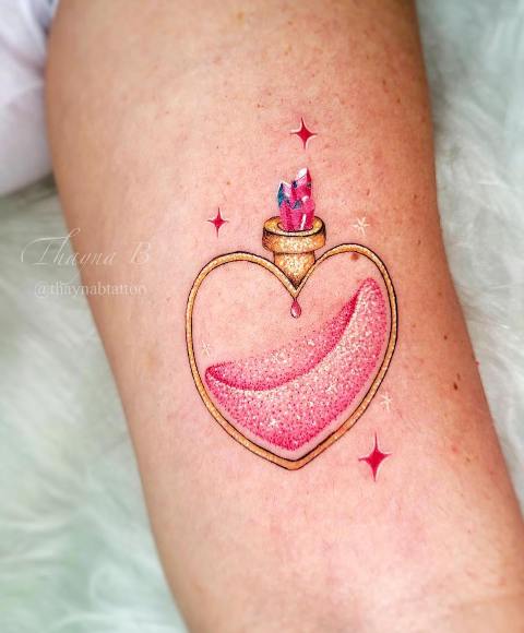 Lovely-Fun-Heart-Glitter-Tattoo 