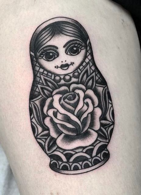 Gorgeous-Blackwork-Matryoshka-Thigh-Tattoo
