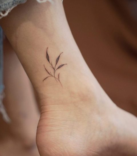 Lovely-Minimal-Leaf-Tattoo