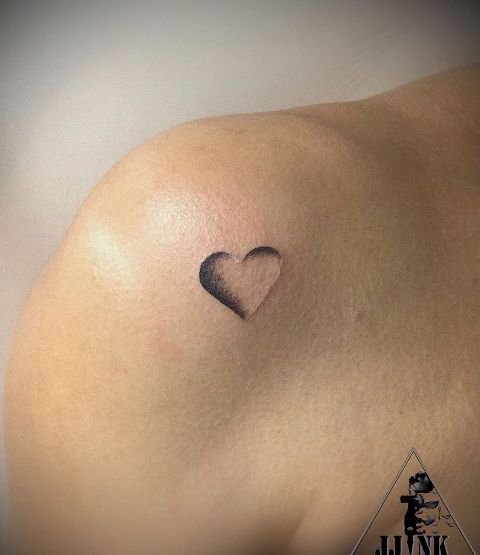 Amazing-Shady-Heart-Tattoo-on-Shoulder 