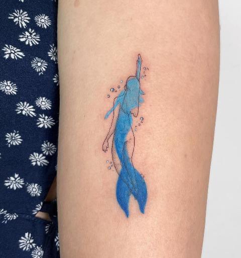 Attractive-Blue-Watercolor-Mermaid-Tattoo 