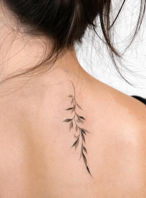 Stunning-Leaves-Tattoo-on-Back 